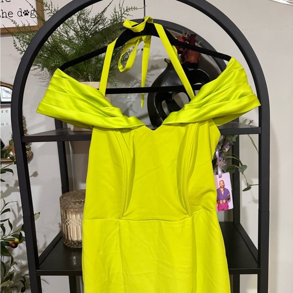 Johnny wujek Green Off-Shoulder Ruffled Slit Prom Dress size 5 - Picture 3 of 12